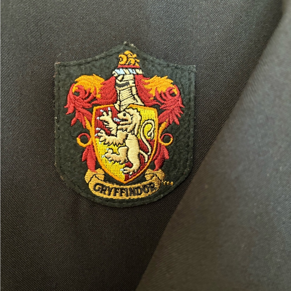 AUTHENTIC LIKE NEW ! The Wizarding World Of Harry Potter Gryffindor Black Robe - Picture 8 of 14